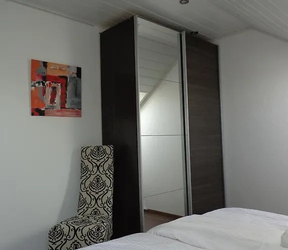 Exclusive - * 里斯